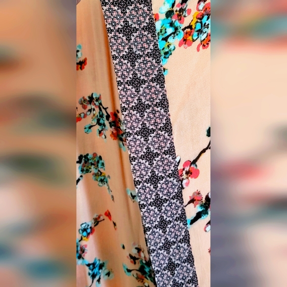 Bohemian pink floral cover up medium - Picture 8 of 8